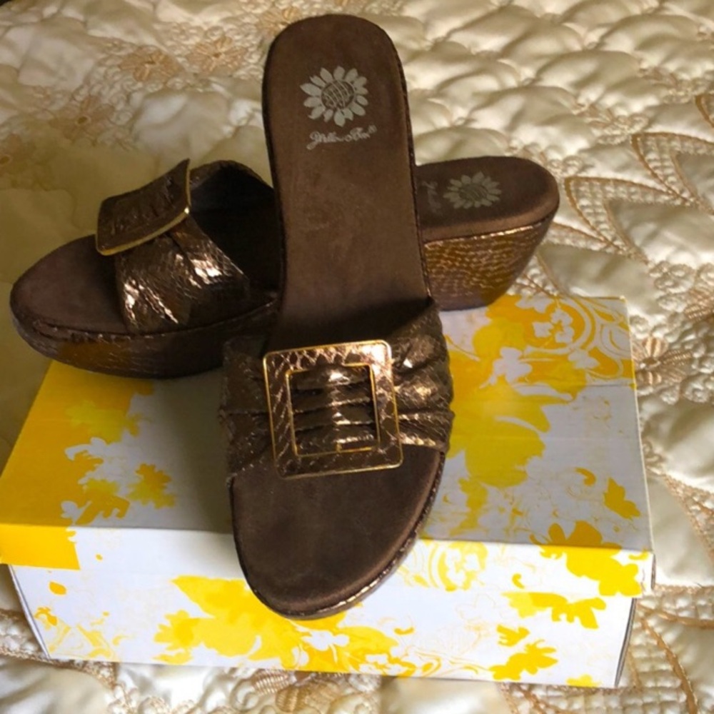 Metallic bronze/gold textured snakeskin pattern Brown Wedge Slide Sandals Buckle